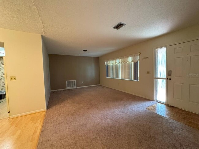Building Photo - 1050 Bloomfield Dr