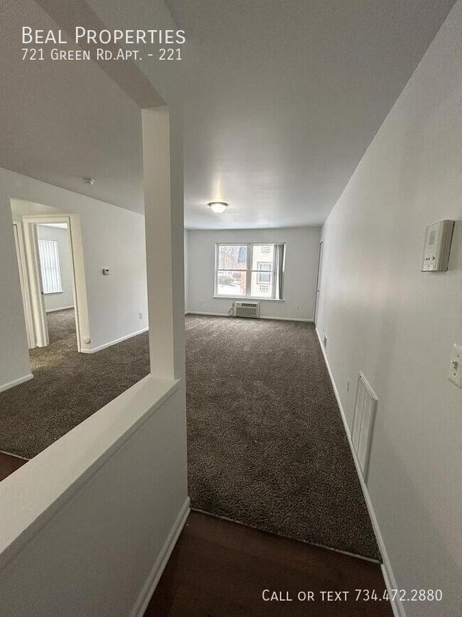 Foto del edificio - 721 Green Rd