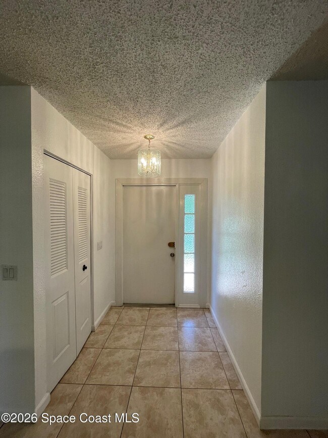 Foto del edificio - 997 Mariposa Dr NE