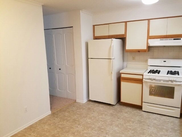 Kitchen - 39 Sam Bonnell Dr