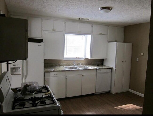 Building Photo - 2726 Sinclair St