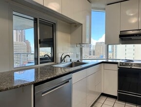 Building Photo - 1212 Nuuanu Ave