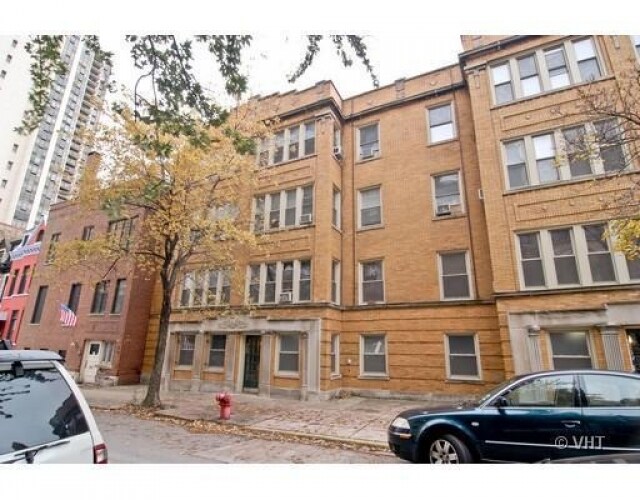 Foto principal - 447 W St James Pl