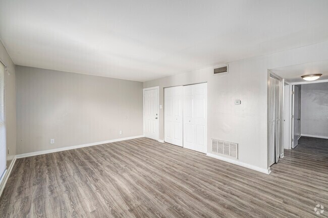 2 habitaciones, 1 baño - 825 pies cuadrados - Sala de estar - Windham Hills