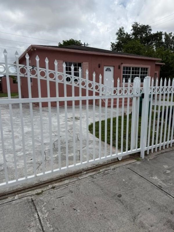 Foto del edificio - 9230 NW 16th Ave