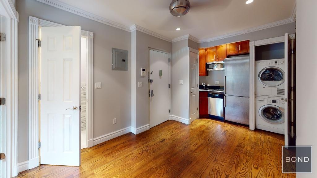 Primary Photo - 521 E 5th St