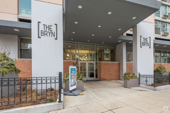 Entrance - The Bryn - 5600 N Sheridan Rd