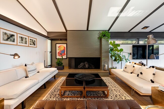 Foto del edificio - 1601 Rising Glen Rd