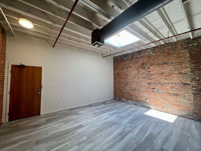 Building Photo - 215 S 4th Ave