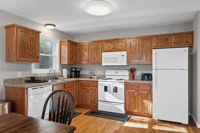 Foto del edificio - 3-Bedroom in Town of Farmville with One-Le...