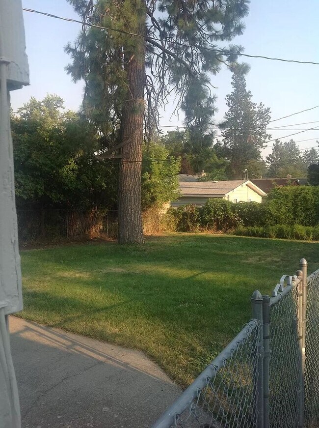 Foto del edificio - 1214 E. Thurston Ave, Spokane, WA 99203 - ...