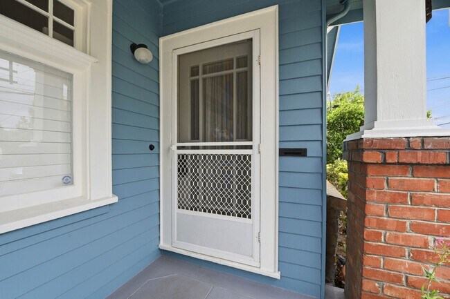 Foto del edificio - Cottage Style Home