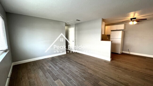 Foto del edificio - Spacious 2bd/1 ba Foothill Farms Duplex Wi...