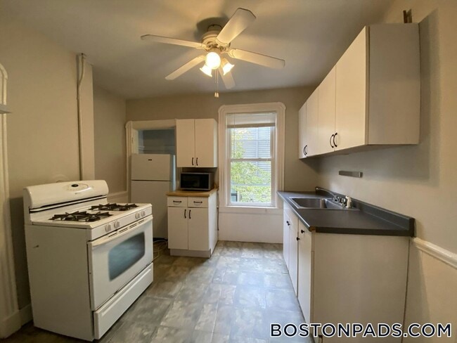 Building Photo - 568 Greene St
