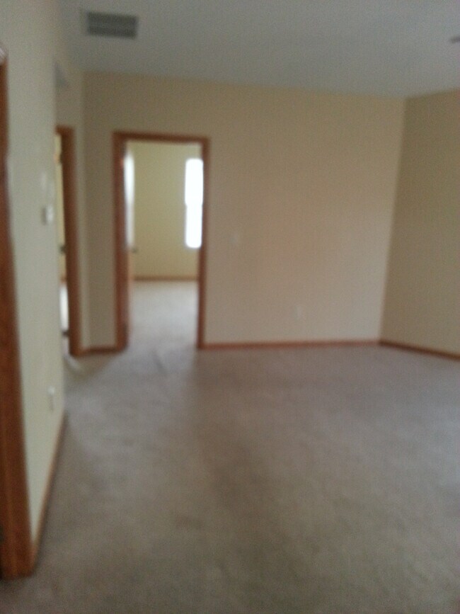 Building Photo - 1802 Hickory Ln