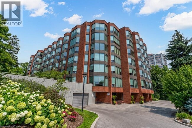 Building Photo - 2121 Lakeshore Rd.