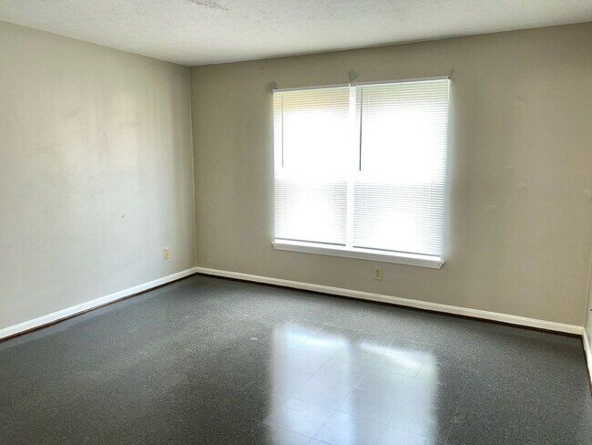 Foto del edificio - Second floor 1 bedroom apartment- Section ...