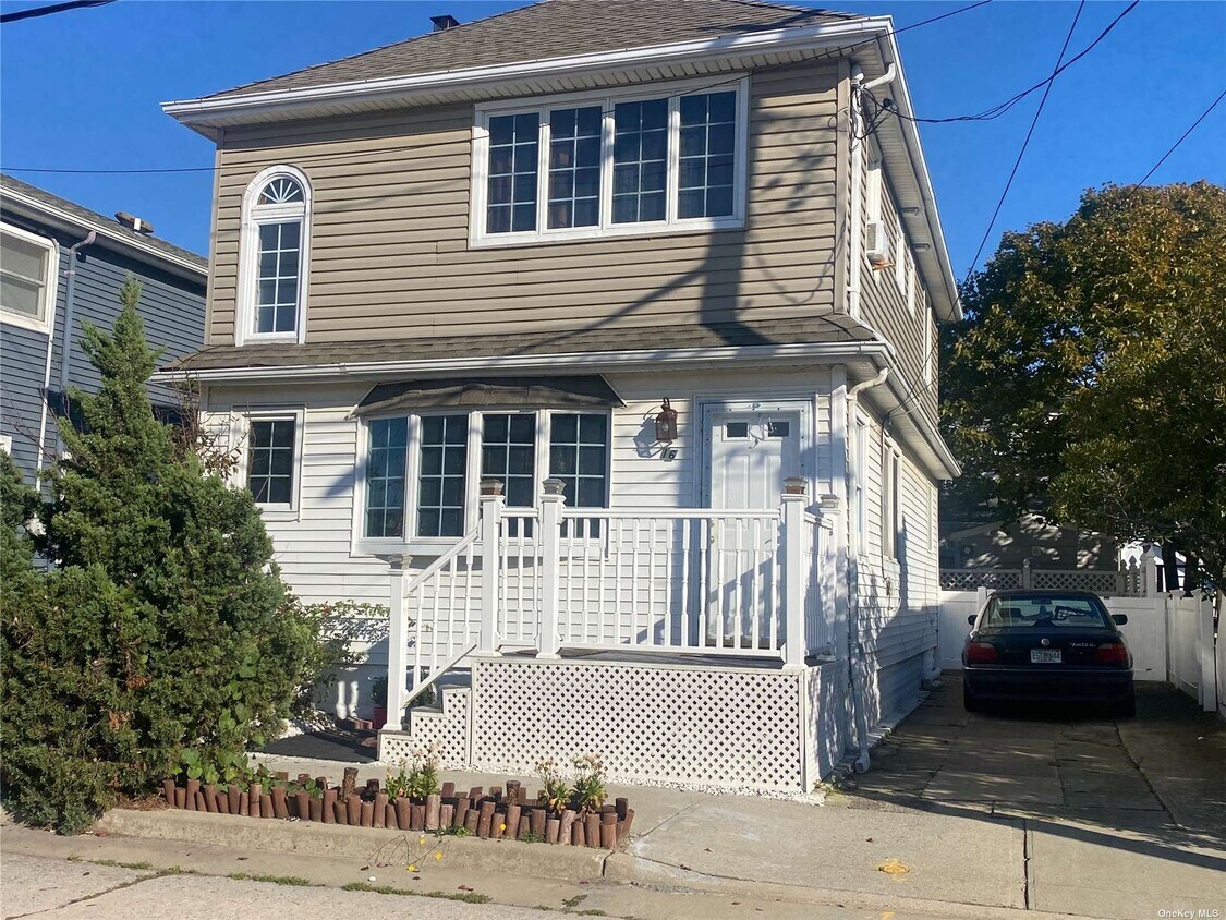 Primary Photo - 16 Parkside Rd Dr