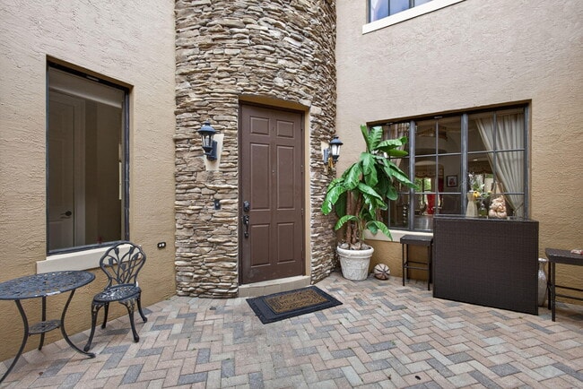 Building Photo - 3501 Collonade Dr
