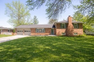 Building Photo - 2207 Bushnell Dr