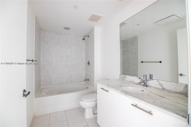 Building Photo - 950 Brickell Bay Dr