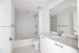 Building Photo - 950 Brickell Bay Dr