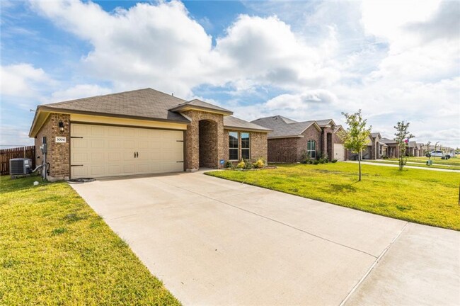 Building Photo - 3004 Skinner Dr