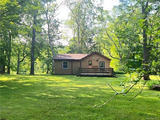 Foto del edificio - 275 Birch Hill Rd