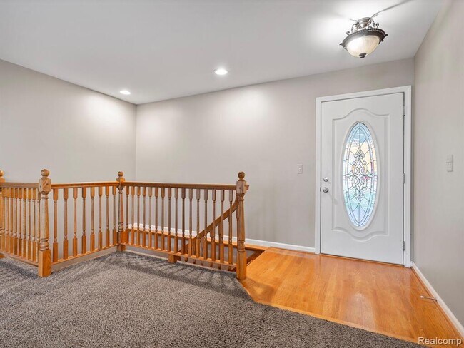 Building Photo - 987 Fairledge St