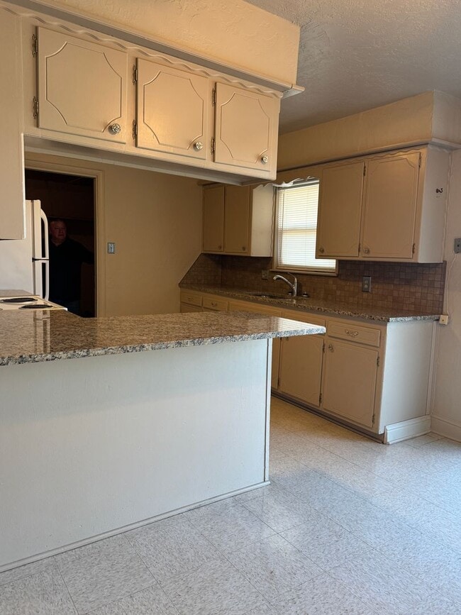 Building Photo - 3011 NE Cimarron Trail