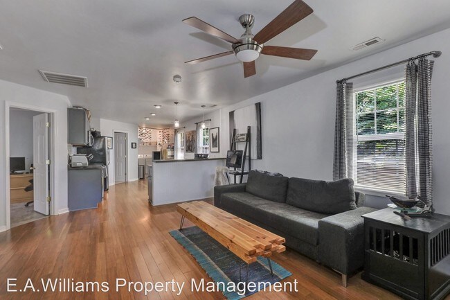 Foto del edificio - 3 br, 2 bath House - 3808 Glenwood Ave