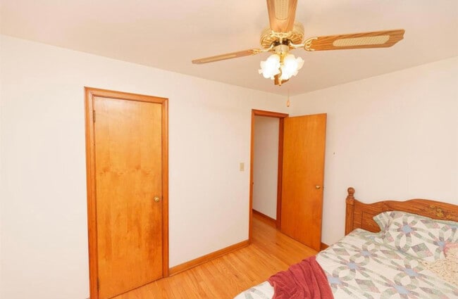 Second bed room - 47 Lockrow Blvd
