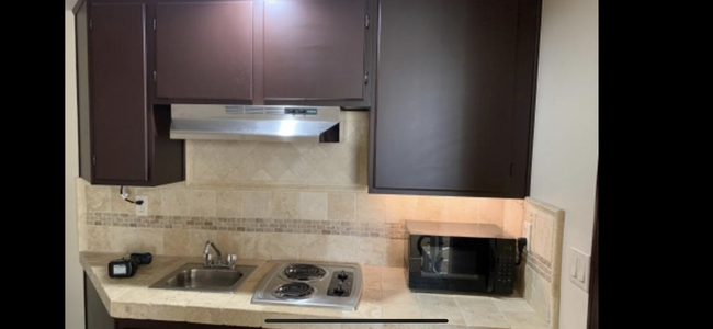 Kitchenette/ with stove/ microwave/ refrigerator - 1624 Hillsborough St