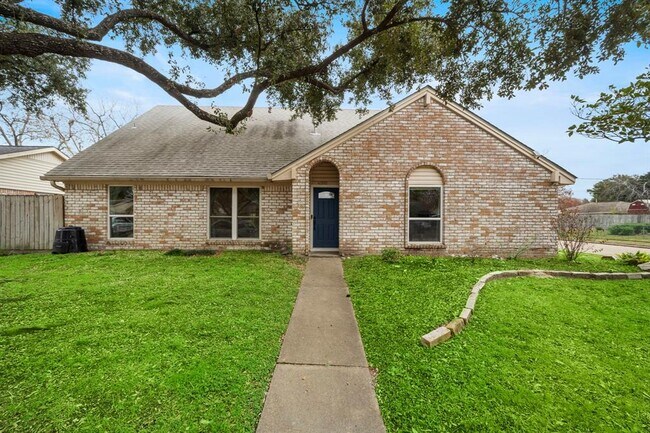 Building Photo - 6202 Golden Forest Dr