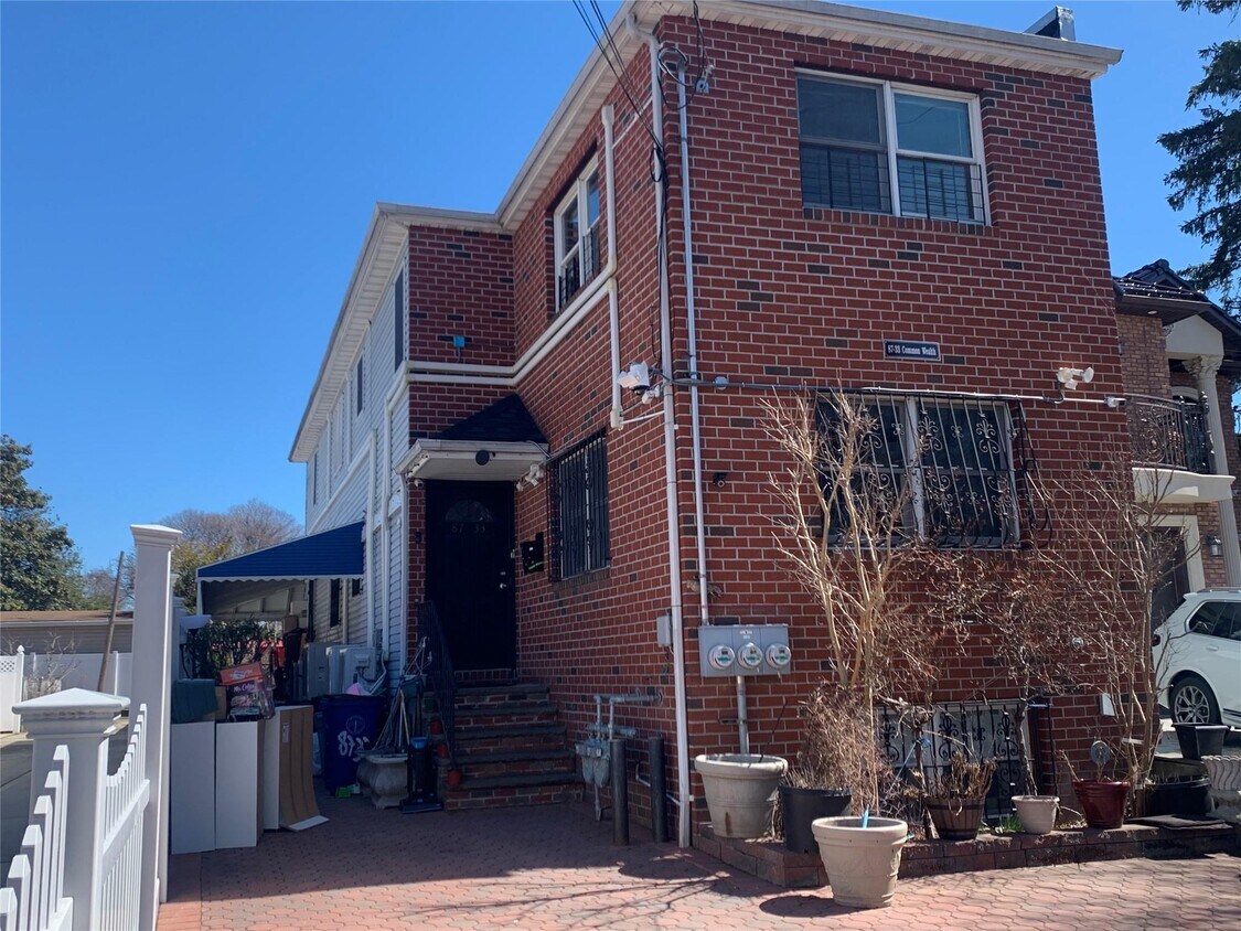 Foto principal - 87-33 Commonwealth Blvd