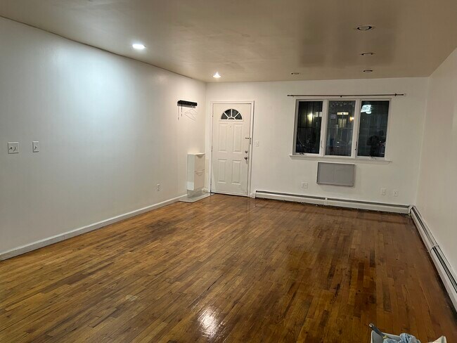 Sala de estar - 1761 63rd St