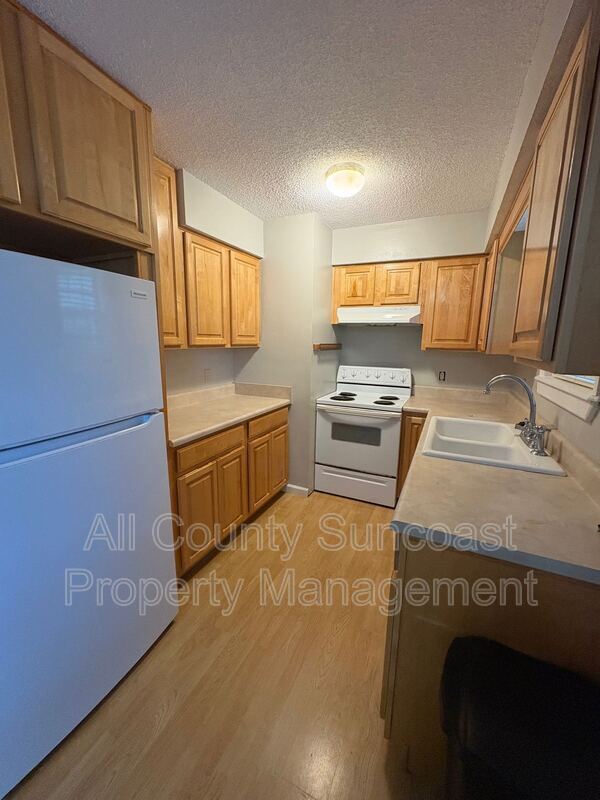Foto del edificio - 2511 Lake Rd