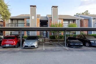 Building Photo - 18333 Roehampton Dr