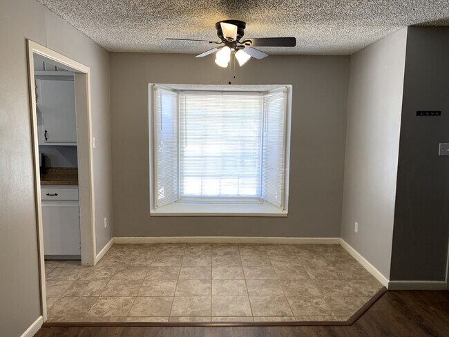 Foto del edificio - Cute Cottage Style Duplex in Great Location