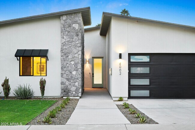 Building Photo - 4002 N 33rd Pl