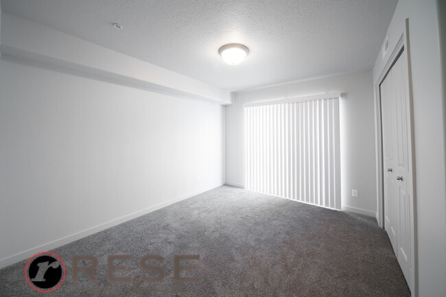Building Photo - Beautiful Modern Orem Condo w free interne...