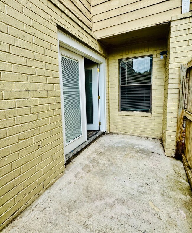 Building Photo - New Rental! 2-Story Townhome in Calallen –...