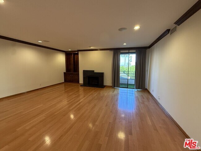 Foto del edificio - 450 N Oakhurst Dr