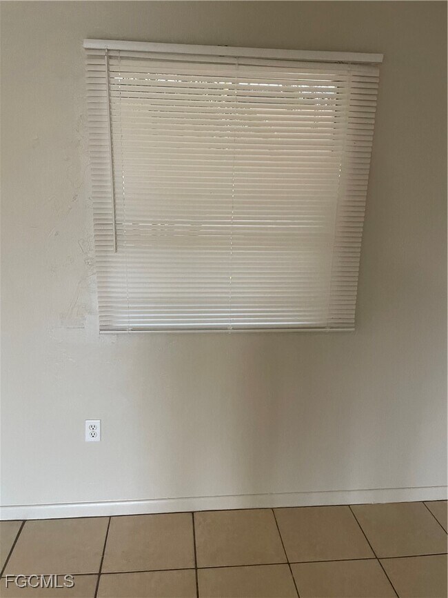 Foto del edificio - 3905 Del Prado Blvd S