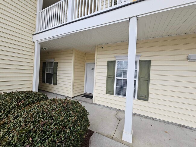 Foto del edificio - 5840 Longwood Dr