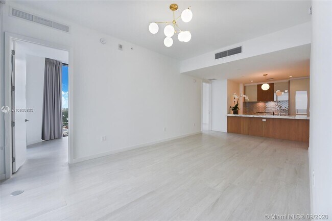 Building Photo - 2831 S Bayshore Dr