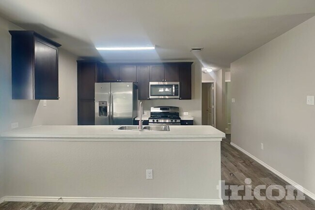 Foto del edificio - 8511 Amistad Cove