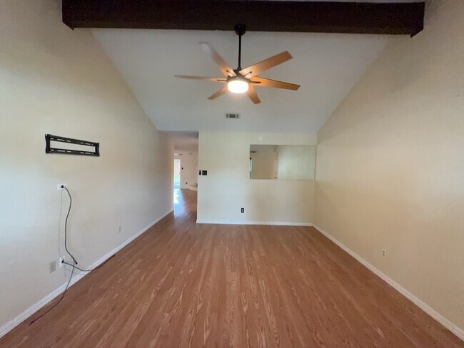 Foto del edificio - 6415 Elm Springs Dr