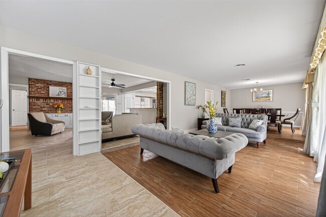 Building Photo - 9310 Cliffwood Dr
