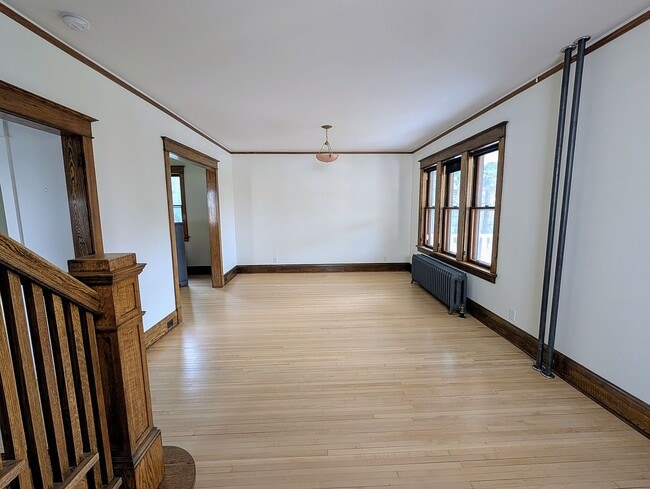 Building Photo - 730 N 16th Ave E
